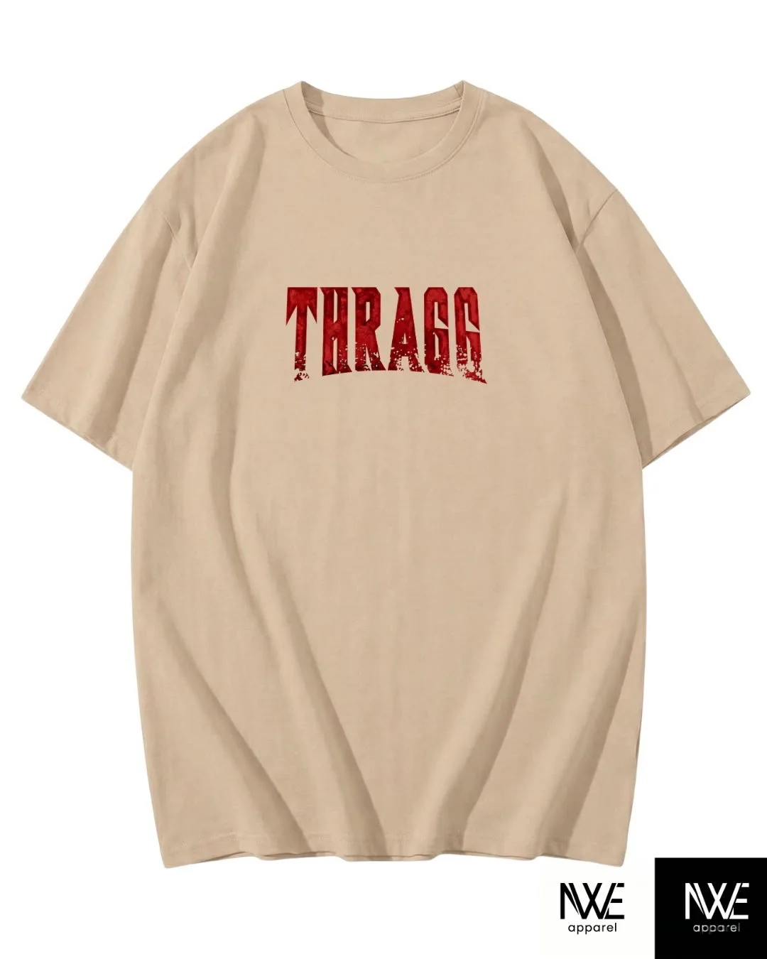 Playera Invincible Thragg Beige Oversize — detalle frontal con texto THRAGG